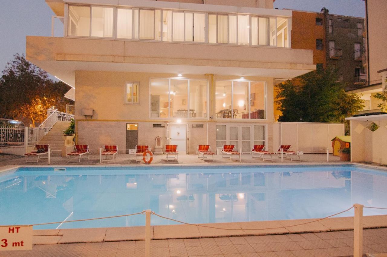 Hotel Beverly Rimini Exterior photo